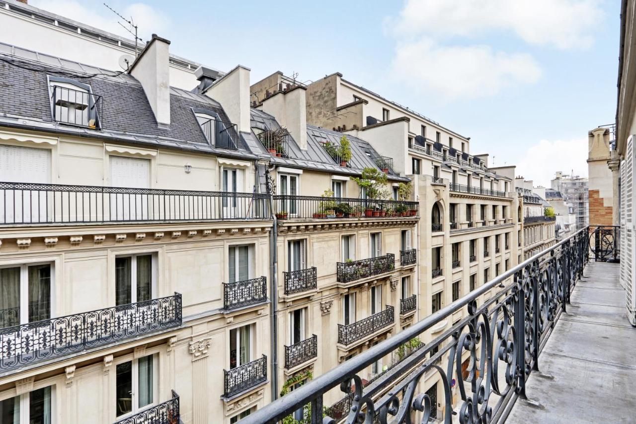 Pick A Flat's Apartments in Champs Elysées - Rue du Colisée París Exterior foto