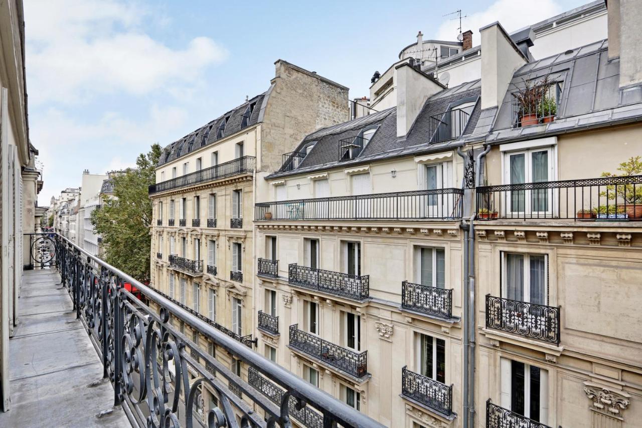Pick A Flat's Apartments in Champs Elysées - Rue du Colisée París Exterior foto