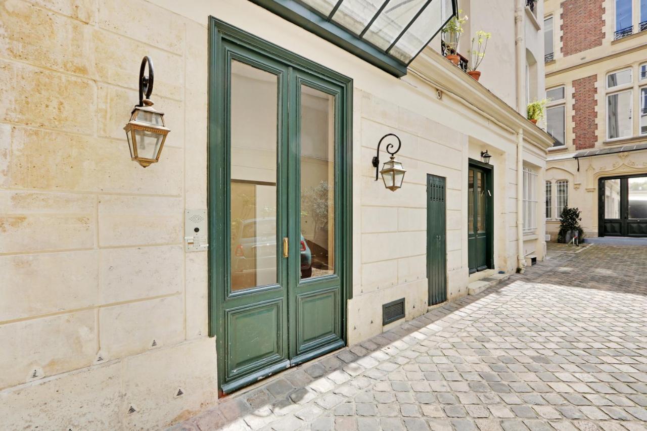 Pick A Flat's Apartments in Champs Elysées - Rue du Colisée París Exterior foto